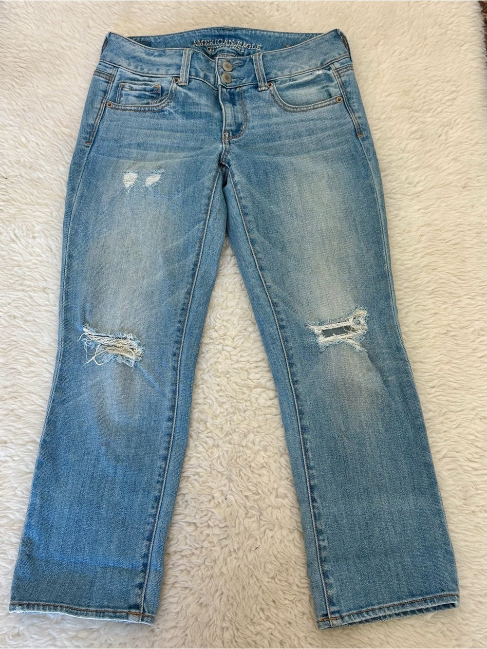 American Eagle Outfitters Light Blue Distressed  Stretch Cropped Jeans Size 2